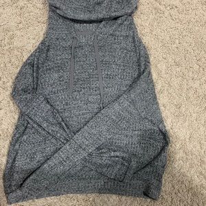 grey american eagle sweater/hoodie